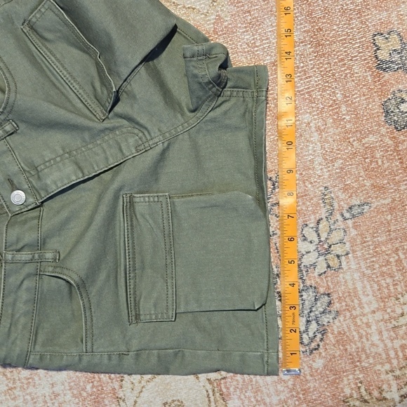 Vanilla Star Olive Green Zip Cargo Shorts 2.5" Inseam - Size 7 Junior - Picture 10 of 10